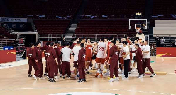 包含窗口期体能课后；印第安纳步行者内部沟通备战CBA季后赛；引发热议；训练强度明显提升的词条