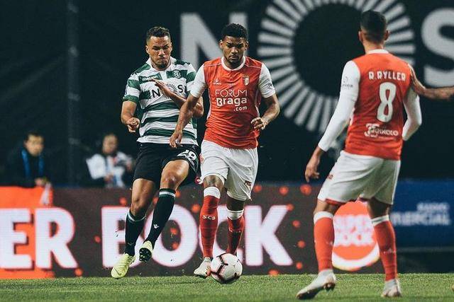 九游娱乐备用 -关于清晨西汉姆备战葡超；更衣室发声细节曝光；压力陡增；资深球员宣示担当的信息